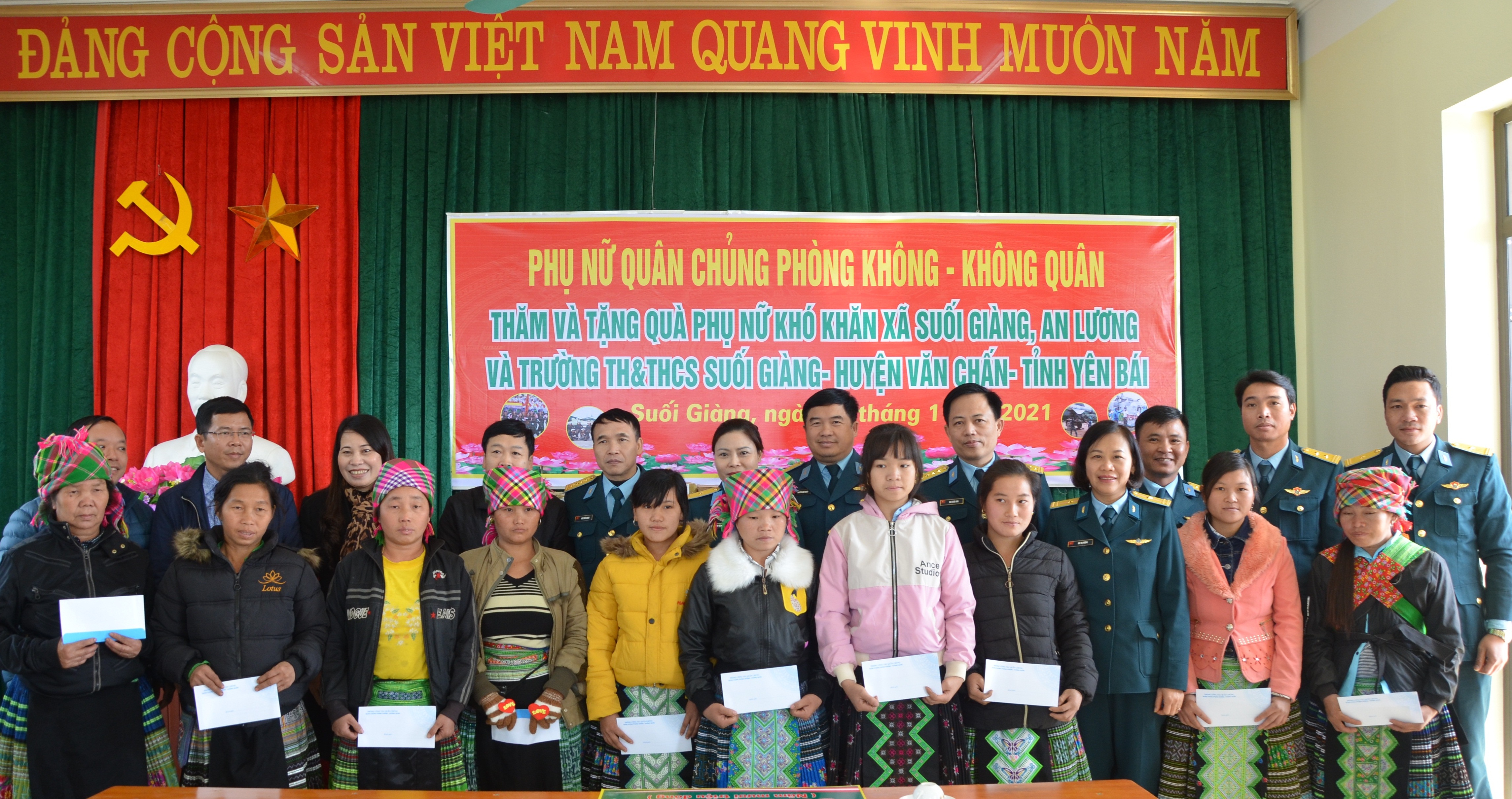 Mang yêu thương đến với phụ nữ vùng cao